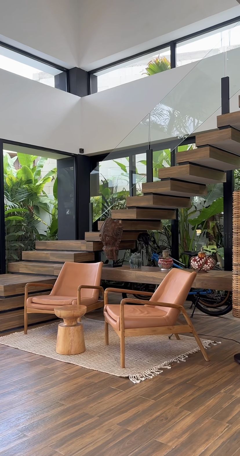 🌀 پله معلق؛ ترکیب هنر، مهندسی و زیبایی در دکوراسیون مدرن