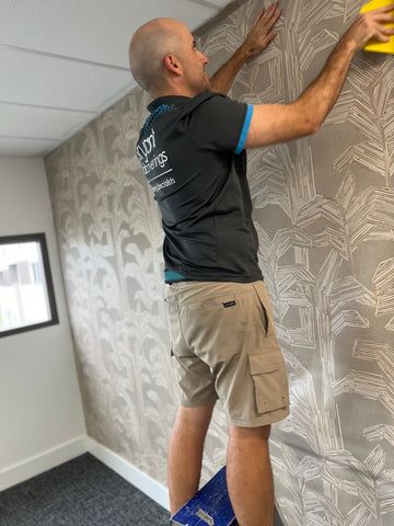 🏠 نصاب کاغذ دیواری: راهنمای جامع انتخاب متخصص و نکات کلیدی نصب